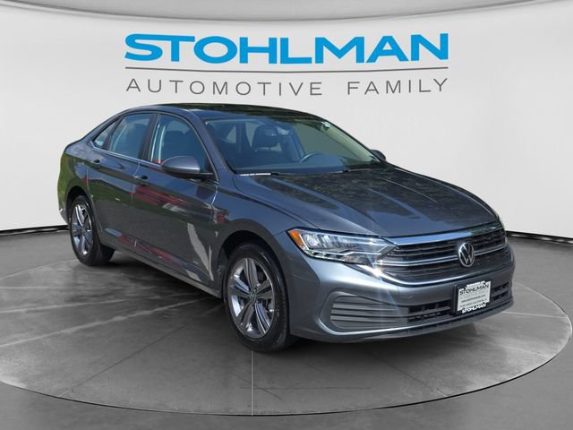 Certified 2023 Volkswagen Jetta SE w/ Panoramic Sunroof Package FWD image 3