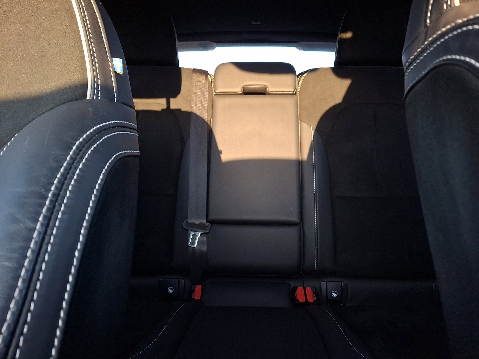 Used 2021 Volvo XC40 T5 R-Design w/ Climate Package image 19