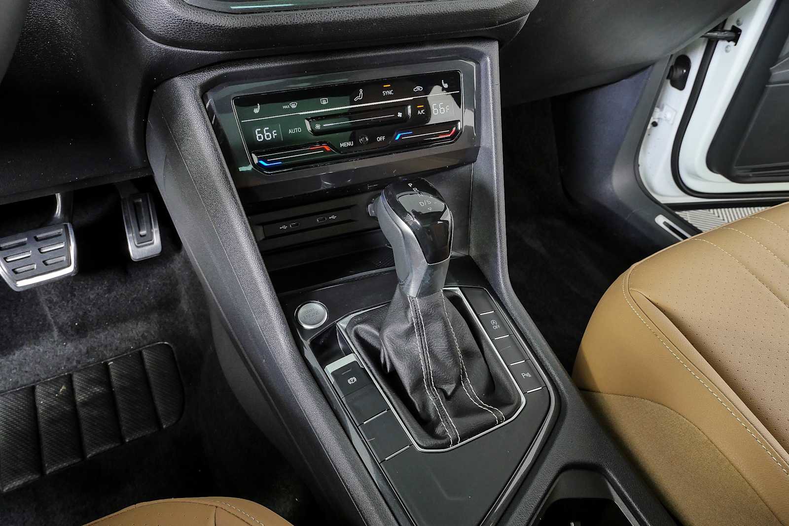 Certified 2023 Volkswagen Tiguan SE R-Line FWD image 19
