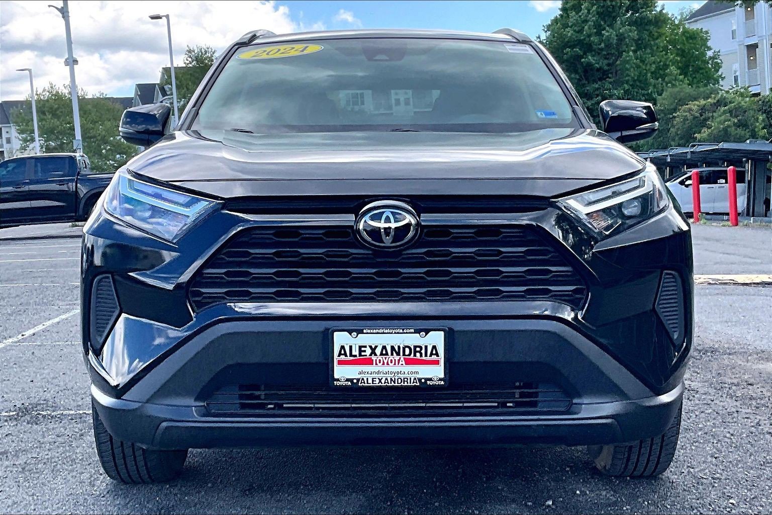 Used 2024 Toyota RAV4 XLE FWD image 3