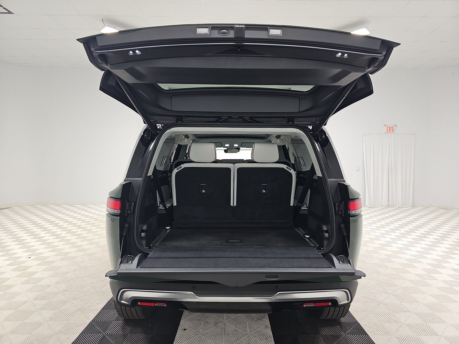 Used 2024 Rivian R1S Adventure AWD/4WD image 15