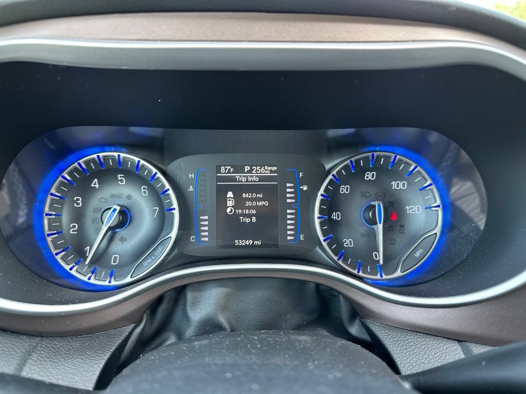 Used 2022 Chrysler Voyager LX FWD image 9