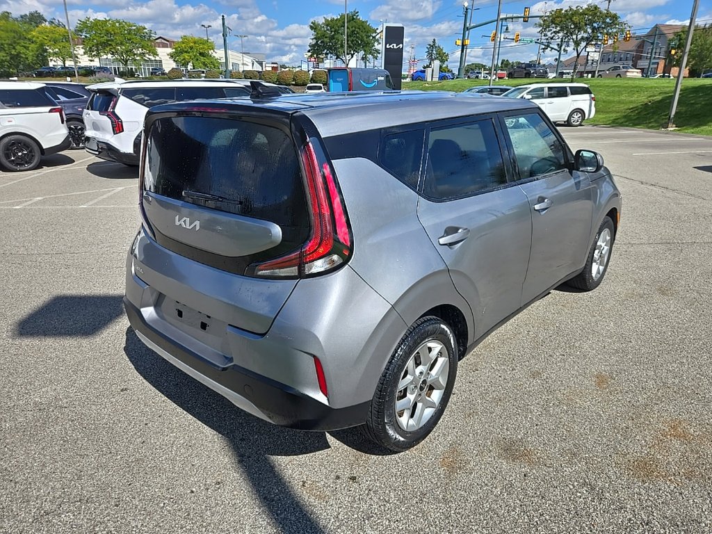Certified 2024 Kia Soul LX w/ Option Group 015 FWD image 3