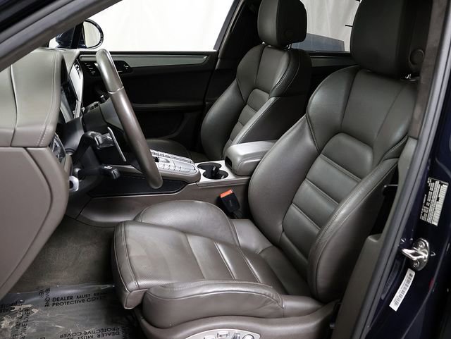 Used 2020 Porsche Macan Turbo image 10