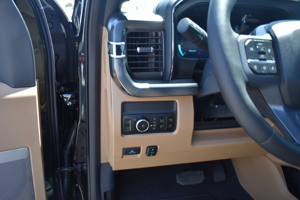 Used 2025 Ford F450 Lariat w/ FX4 Off-Road Package image 26