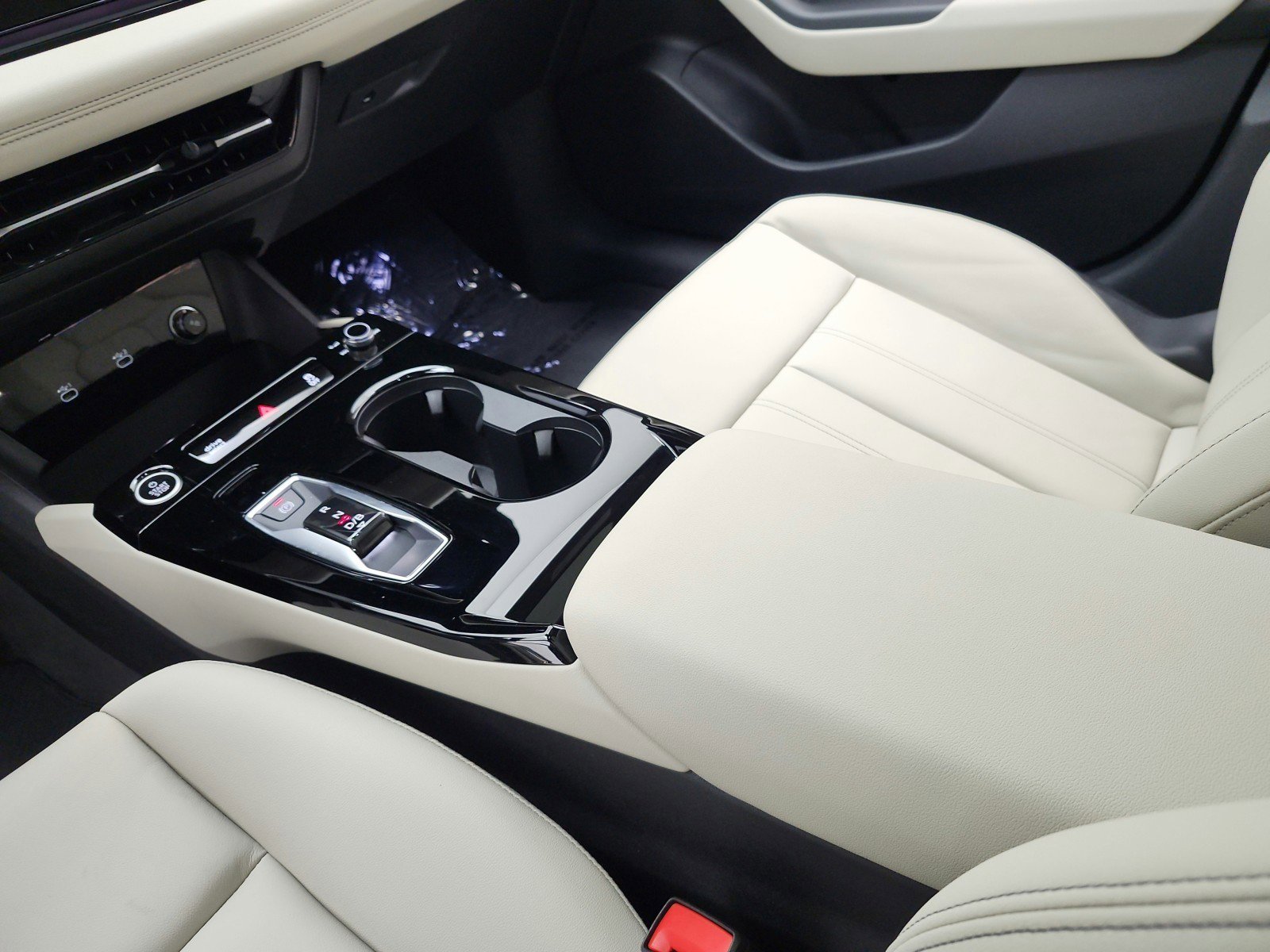 Used 2025 Audi A6 e-tron Premium Plus w/ Premium Plus image 13