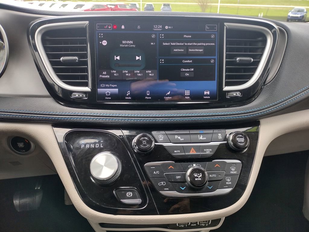 Used 2021 Chrysler Pacifica Touring-L FWD image 3