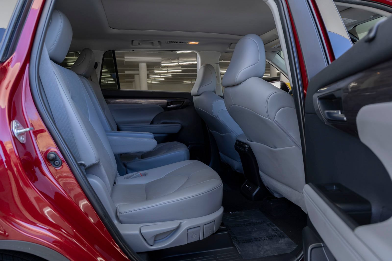 Used 2020 Toyota Highlander Platinum AWD/4WD image 25