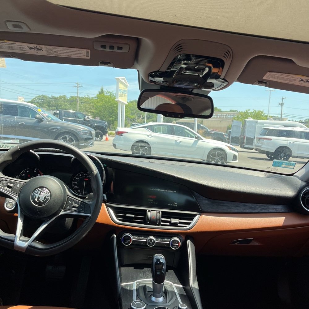 Used 2019 Alfa Romeo Giulia AWD image 14