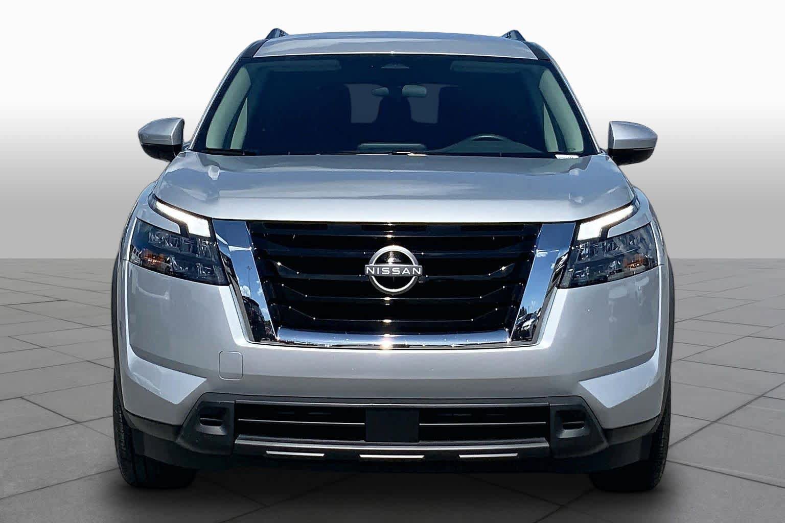 Used 2025 Nissan Pathfinder SV AWD/4WD image 4