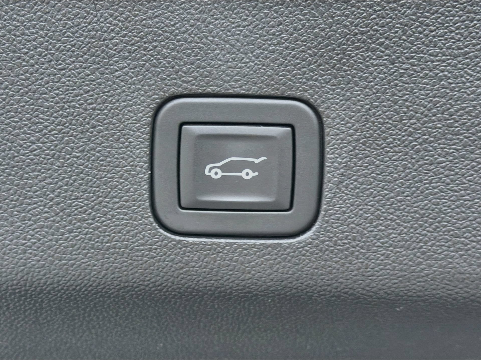 Certified 2025 Cadillac Escalade Sport Platinum AWD/4WD image 16
