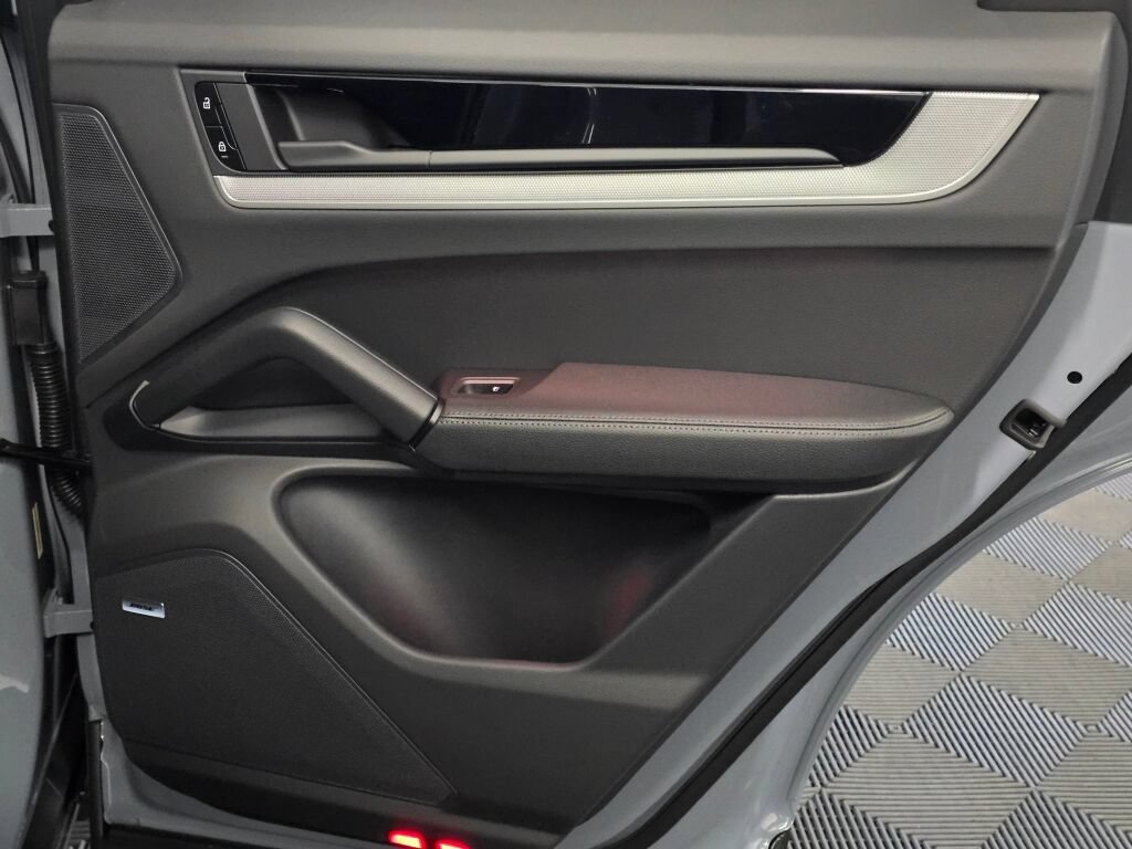 New 2026 Porsche Cayenne S AWD/4WD image 25