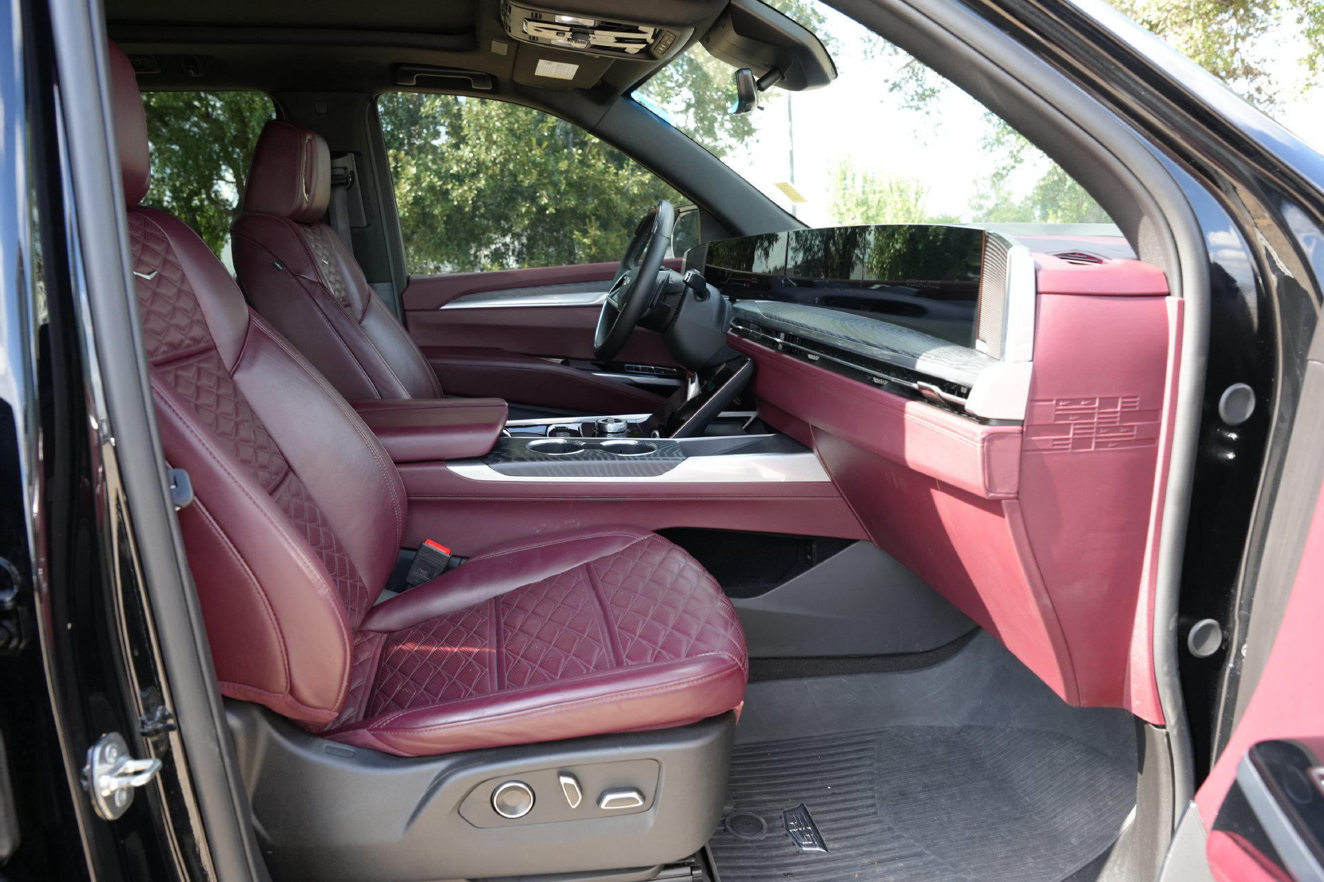 Certified 2025 Cadillac Escalade Sport w/ Touring Package AWD/4WD image 25