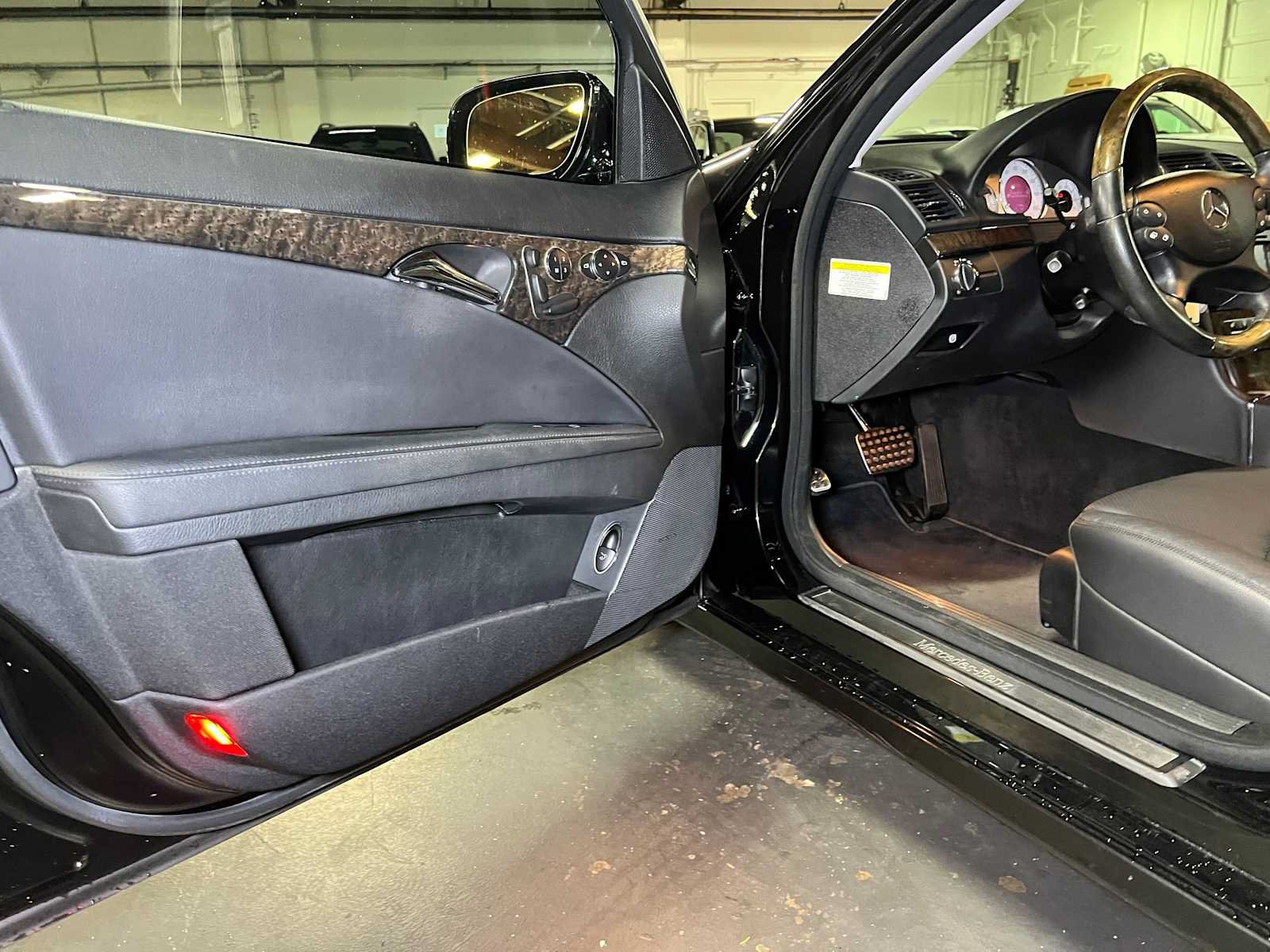 Used 2008 Mercedes-Benz E 350 4MATIC Sedan image 18