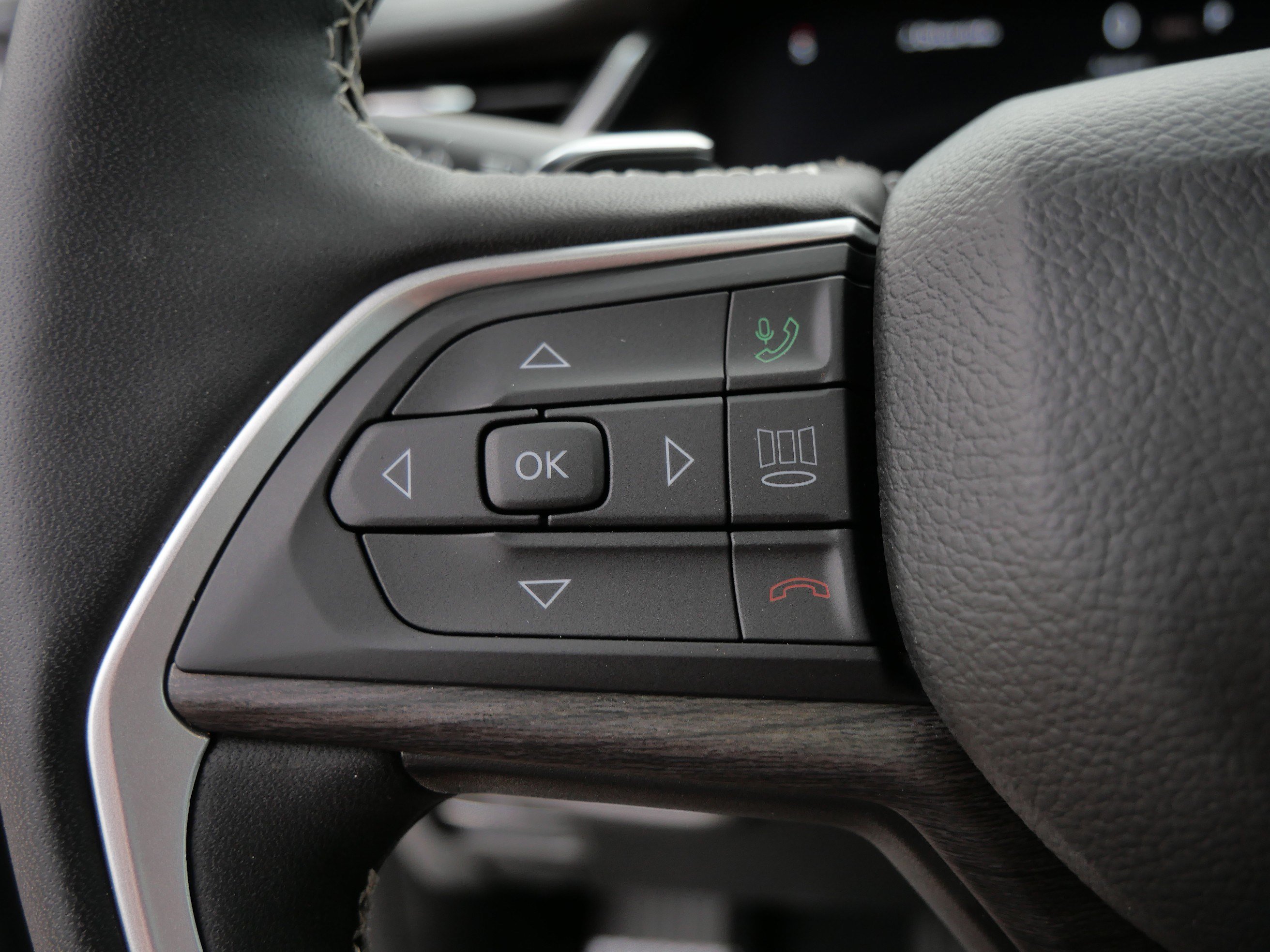 Used 2025 Jeep Grand Cherokee Limited AWD/4WD image 27