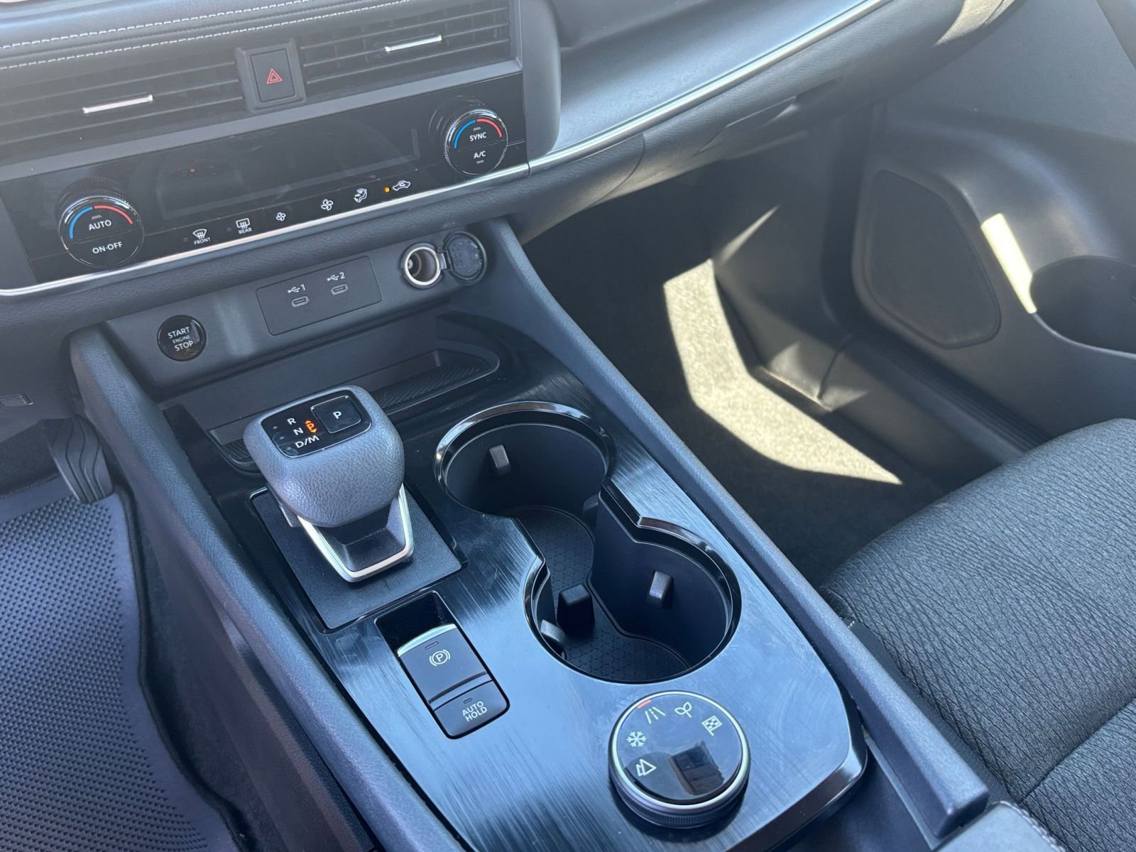 Used 2025 Nissan Rogue SV image 40