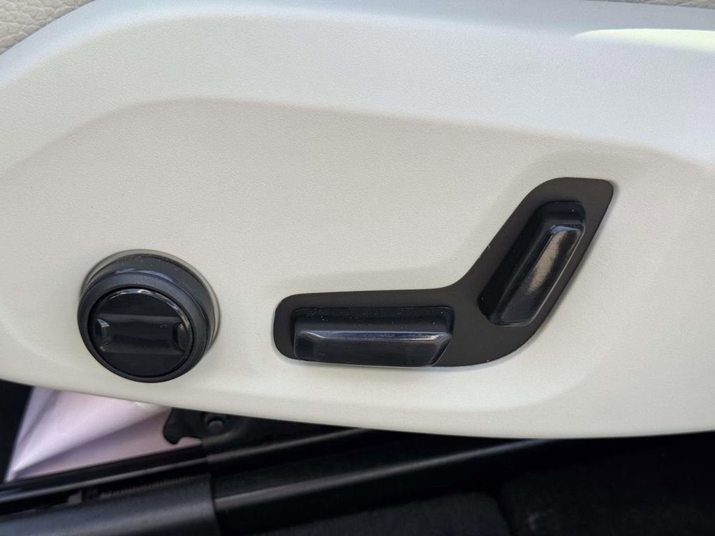 Certified 2025 Volvo XC60 B5 Core AWD/4WD image 20