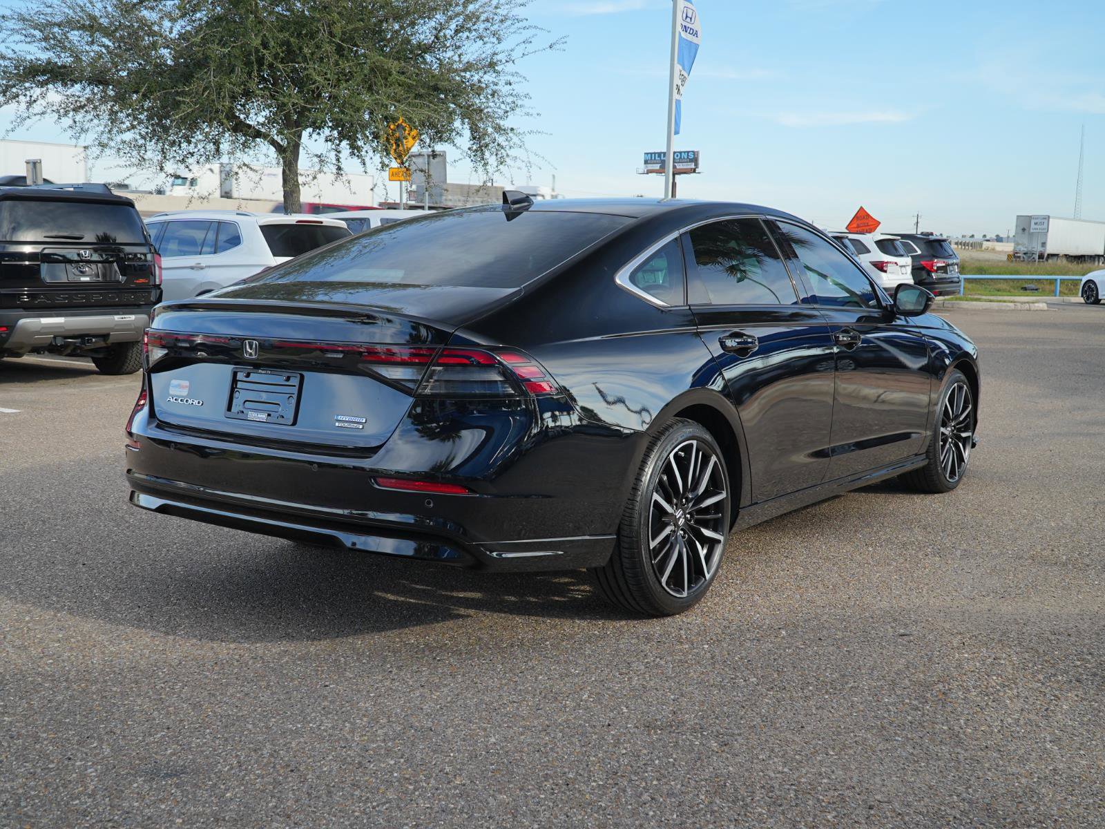 Used 2024 Honda Accord Touring image 5