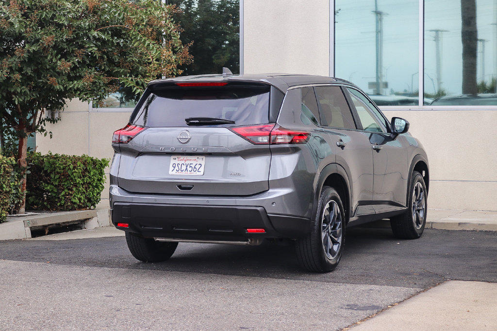 Used 2025 Nissan Rogue SV AWD/4WD image 8
