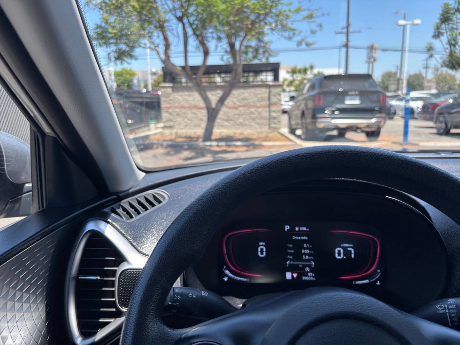 Used 2025 Kia Soul LX w/ LX Technology Package FWD image 34