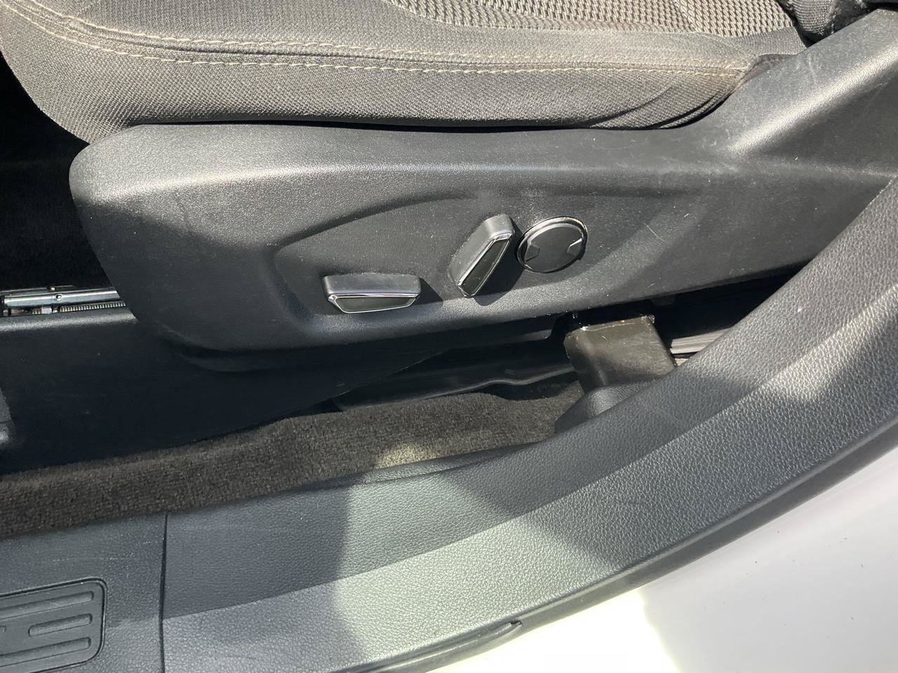 Used 2018 Ford Explorer XLT AWD/4WD image 28
