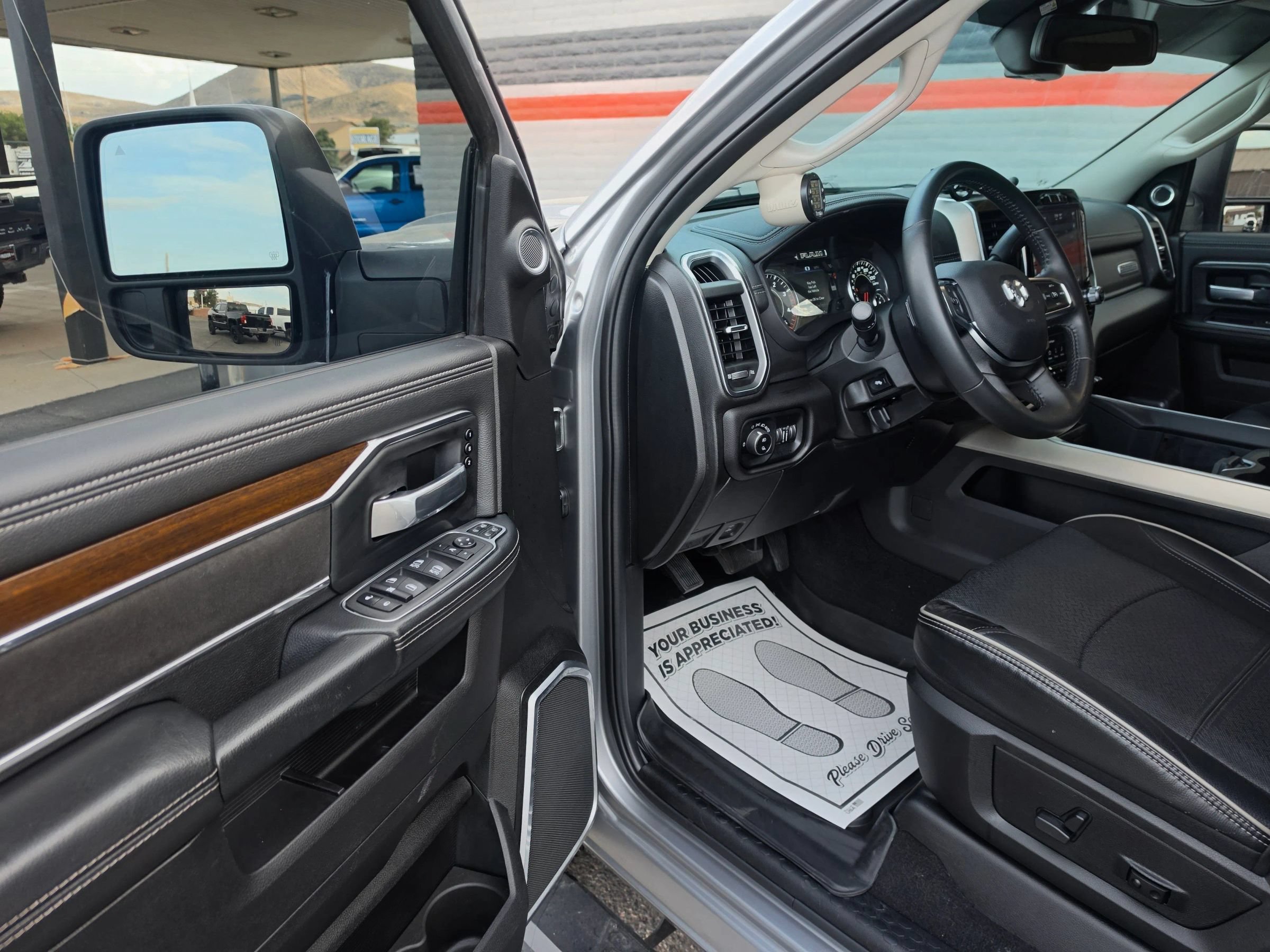 Used 2024 RAM 2500 Laramie AWD/4WD image 14