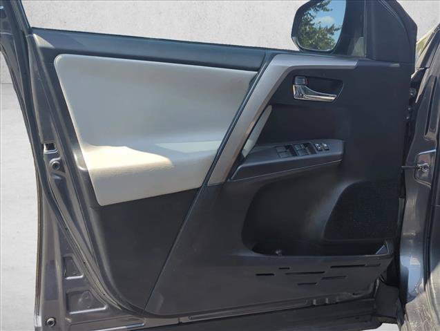 Used 2018 Toyota RAV4 XLE FWD image 17