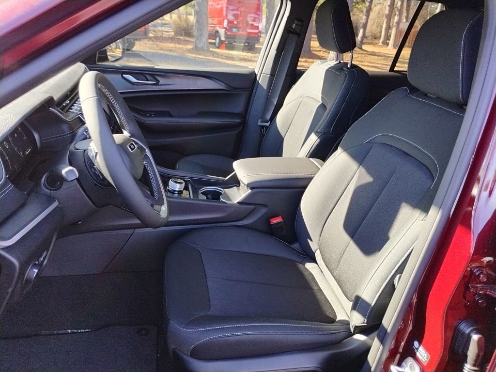 New 2025 Jeep Grand Cherokee Laredo X image 21