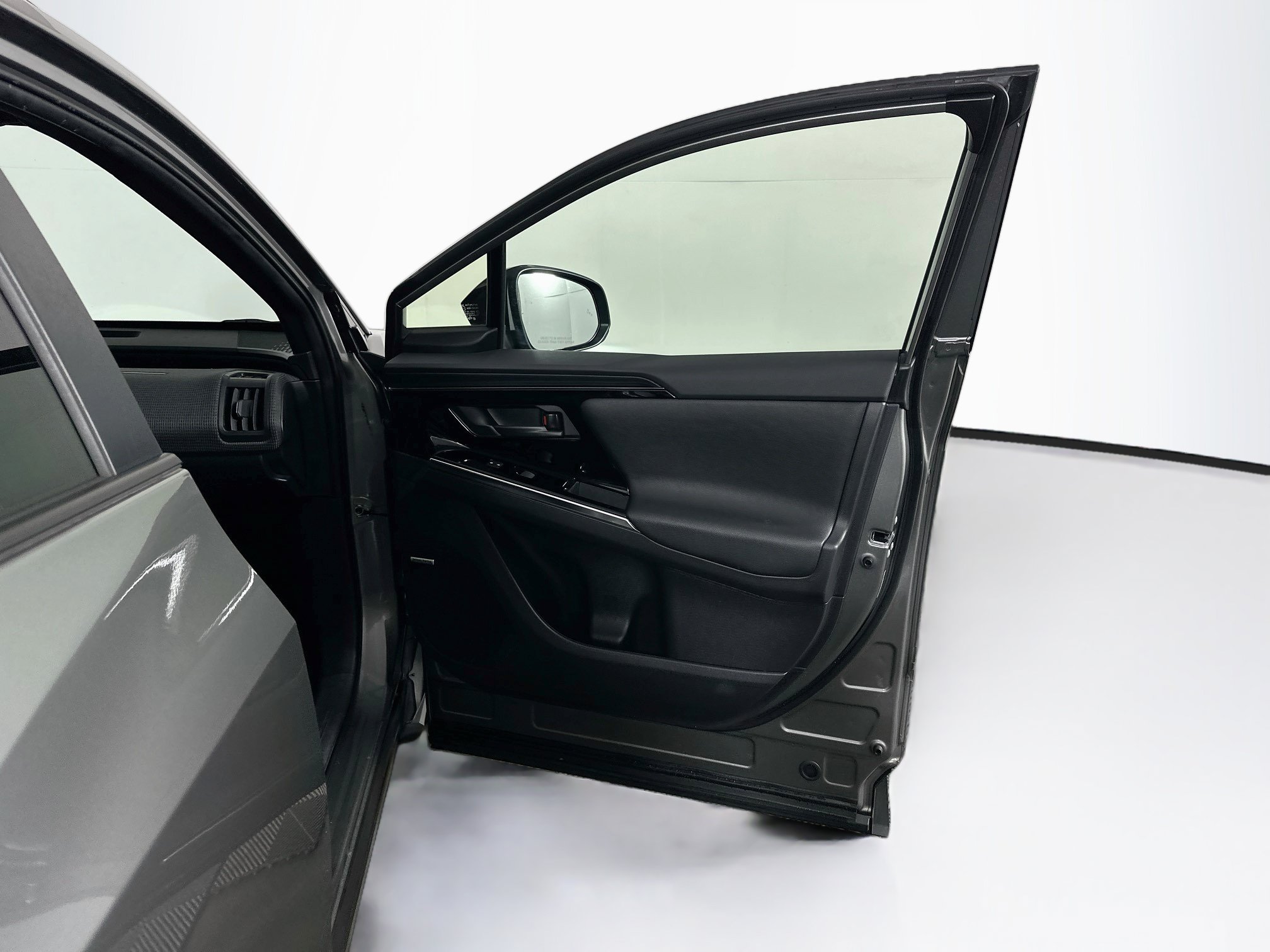 Used 2023 Subaru Solterra AWD image 31