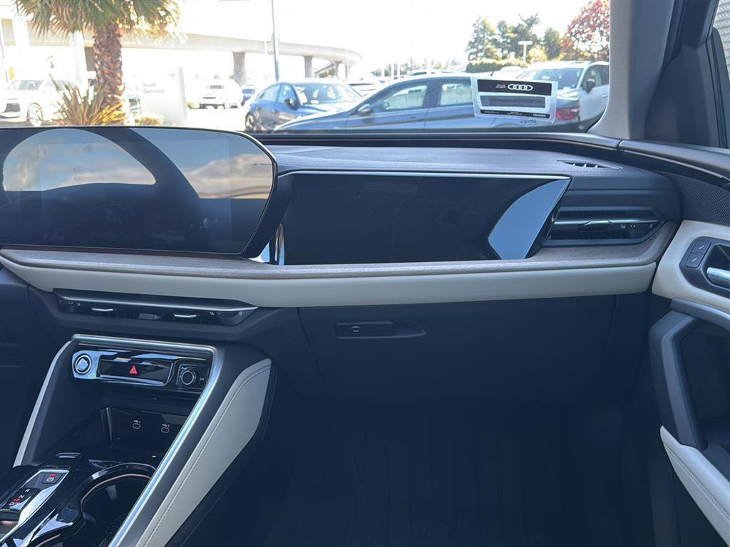 Used 2025 Audi Q5 Premium w/ Convenience Package image 11