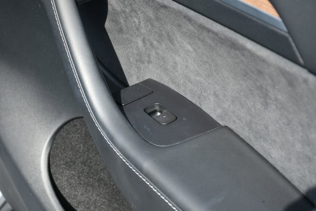 Used 2023 Tesla Model Y Performance AWD/4WD image 25