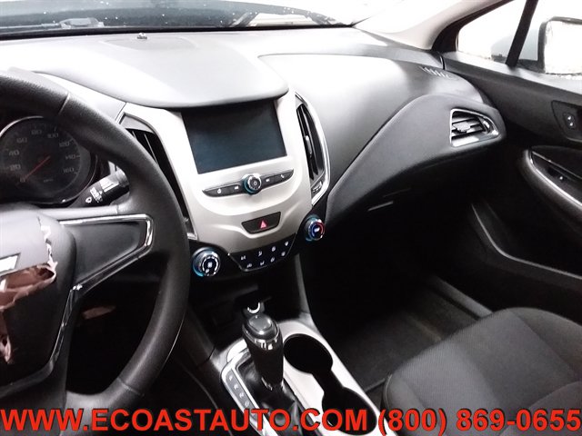 Used 2018 Chevrolet Cruze LS FWD image 12