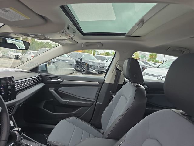 New 2025 Volkswagen Jetta SE image 24