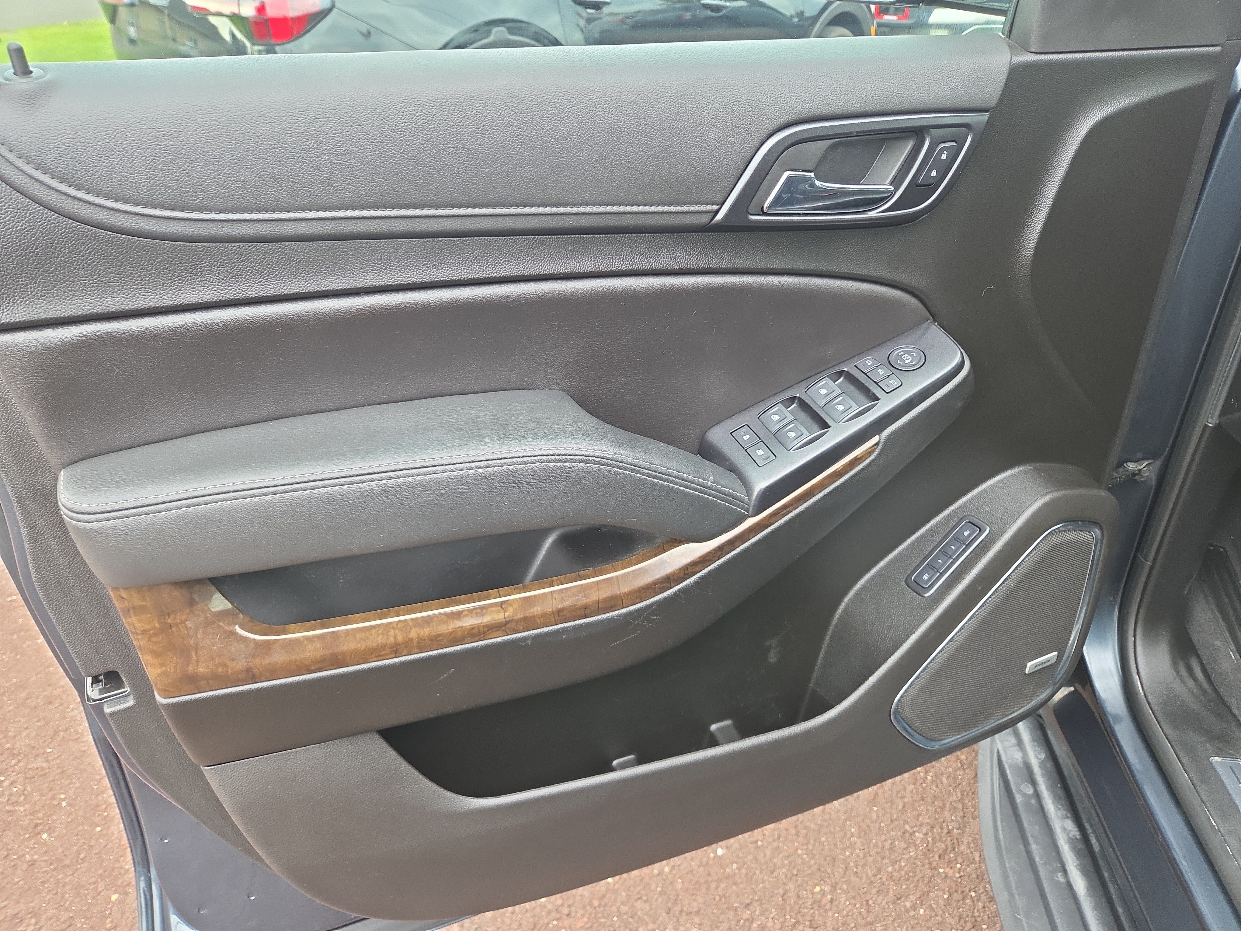 Used 2019 Chevrolet Suburban LT AWD/4WD image 14