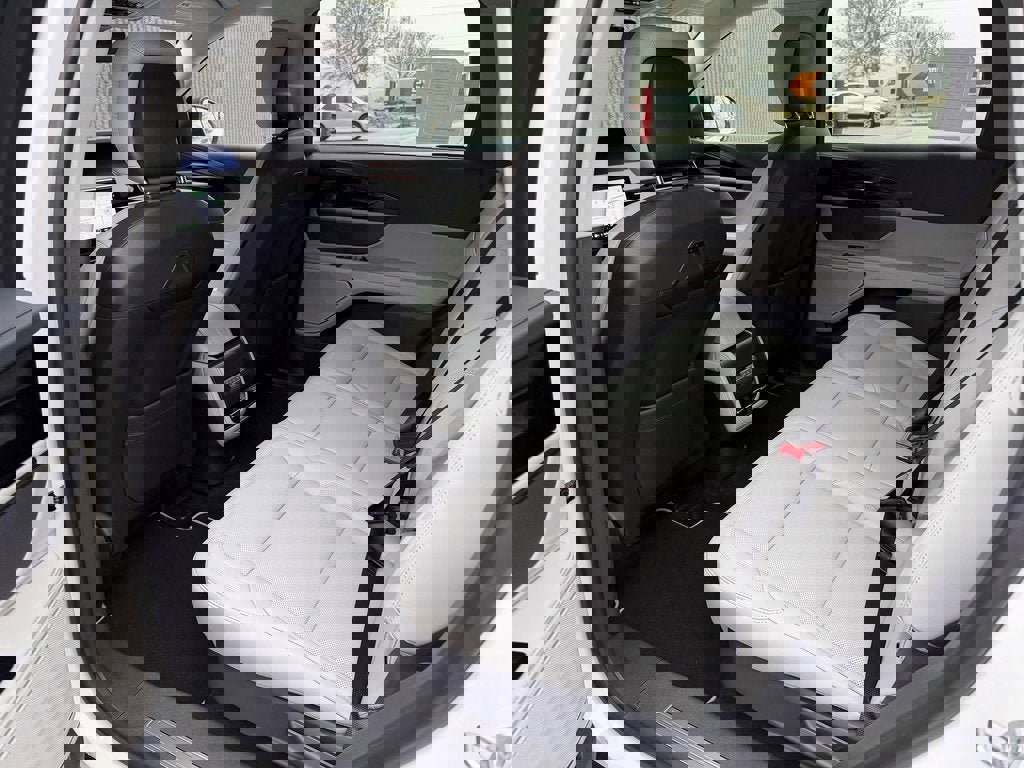 New 2026 Lincoln Nautilus Premier w/ Jet Appearance Package image 13