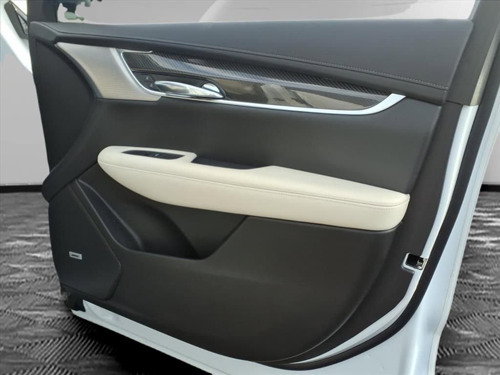 Used 2023 Cadillac XT6 Sport w/ Technology Package image 12