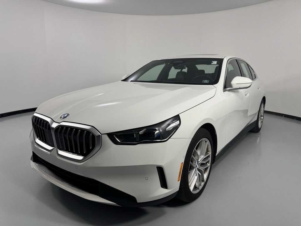 Certified 2024 BMW 530i xDrive w/ Convenience Package AWD/4WD image 4