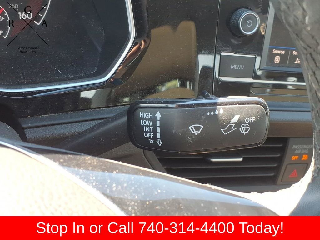 Used 2020 Volkswagen Jetta SE w/ SE Cold Weather Package FWD image 24
