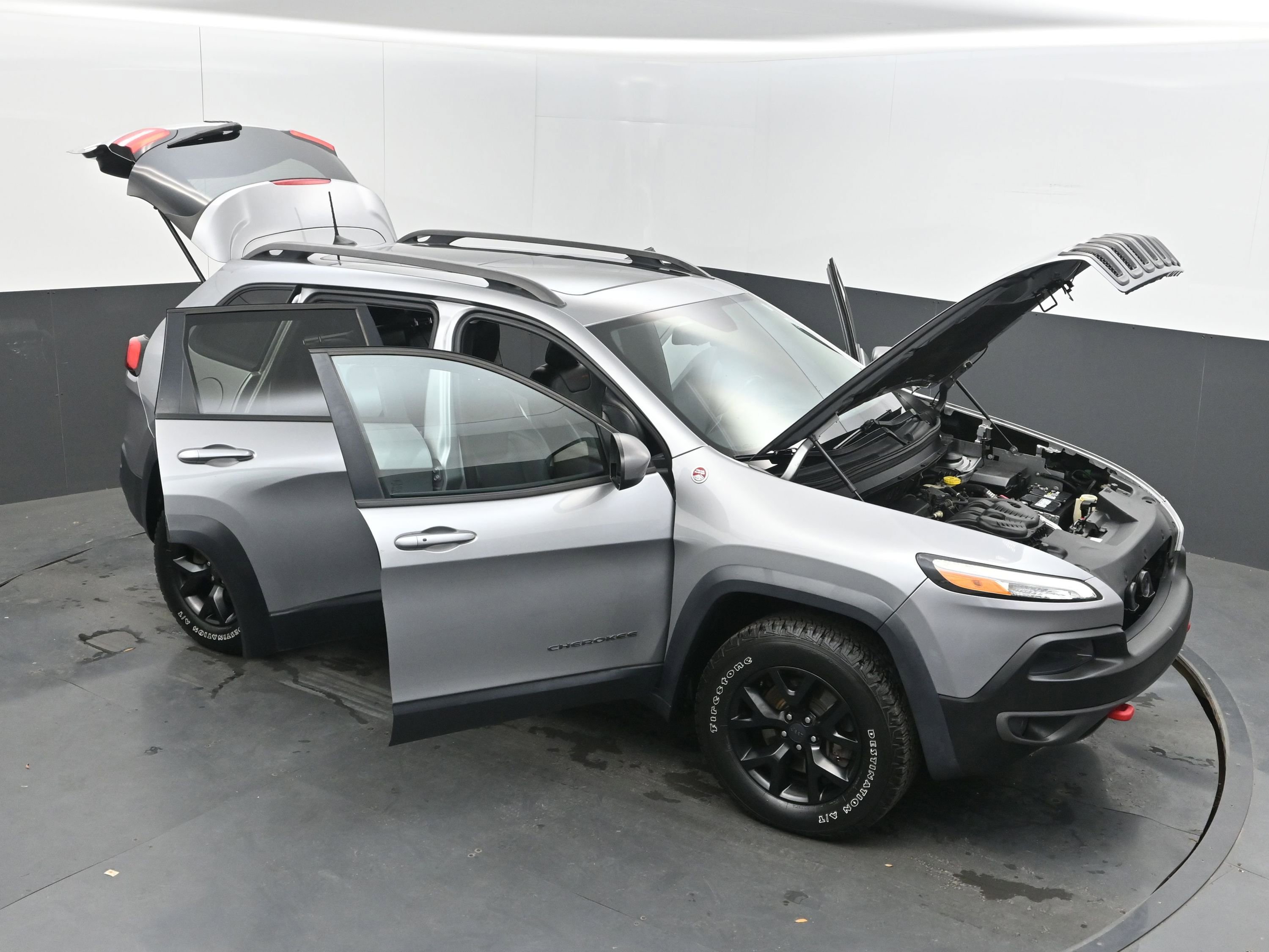 Used 2016 Jeep Cherokee Trailhawk w/ Comfort/Convenience Group AWD/4WD image 38