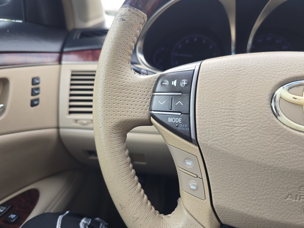 Used 2011 Toyota Avalon Limited FWD image 19