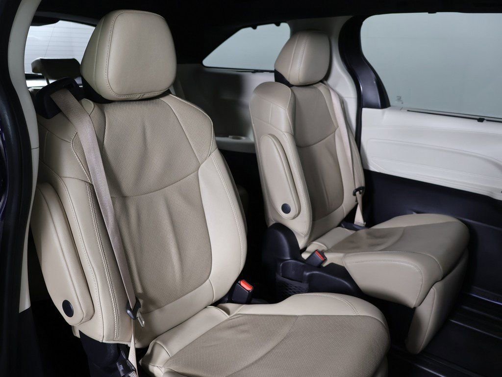 Used 2022 Toyota Sienna Limited AWD/4WD image 32