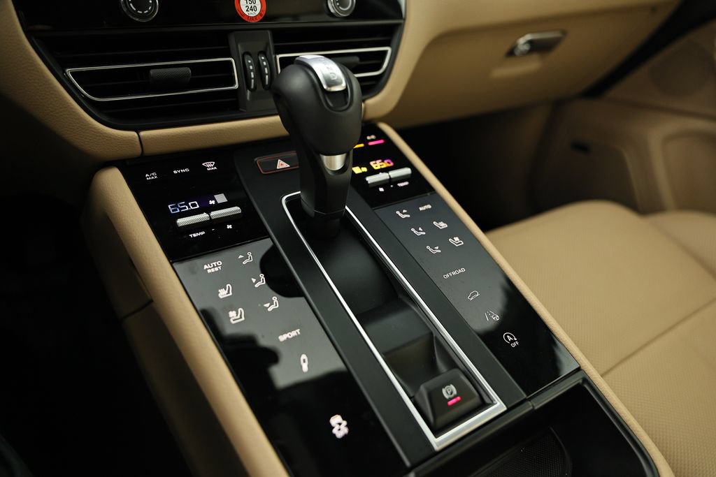 Certified 2026 Porsche Macan AWD/4WD image 41
