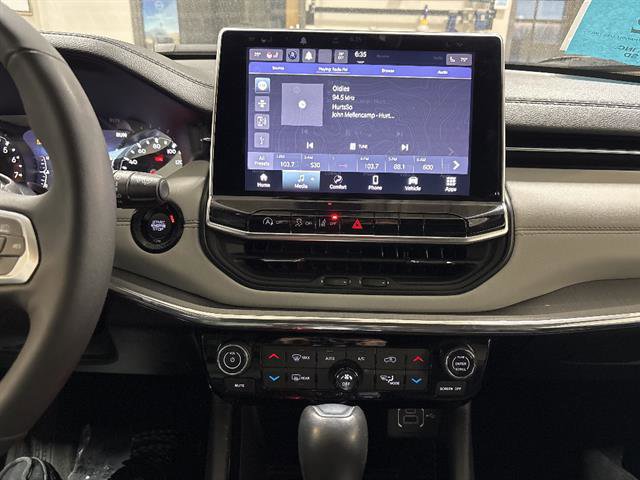 Used 2023 Jeep Compass Limited image 9