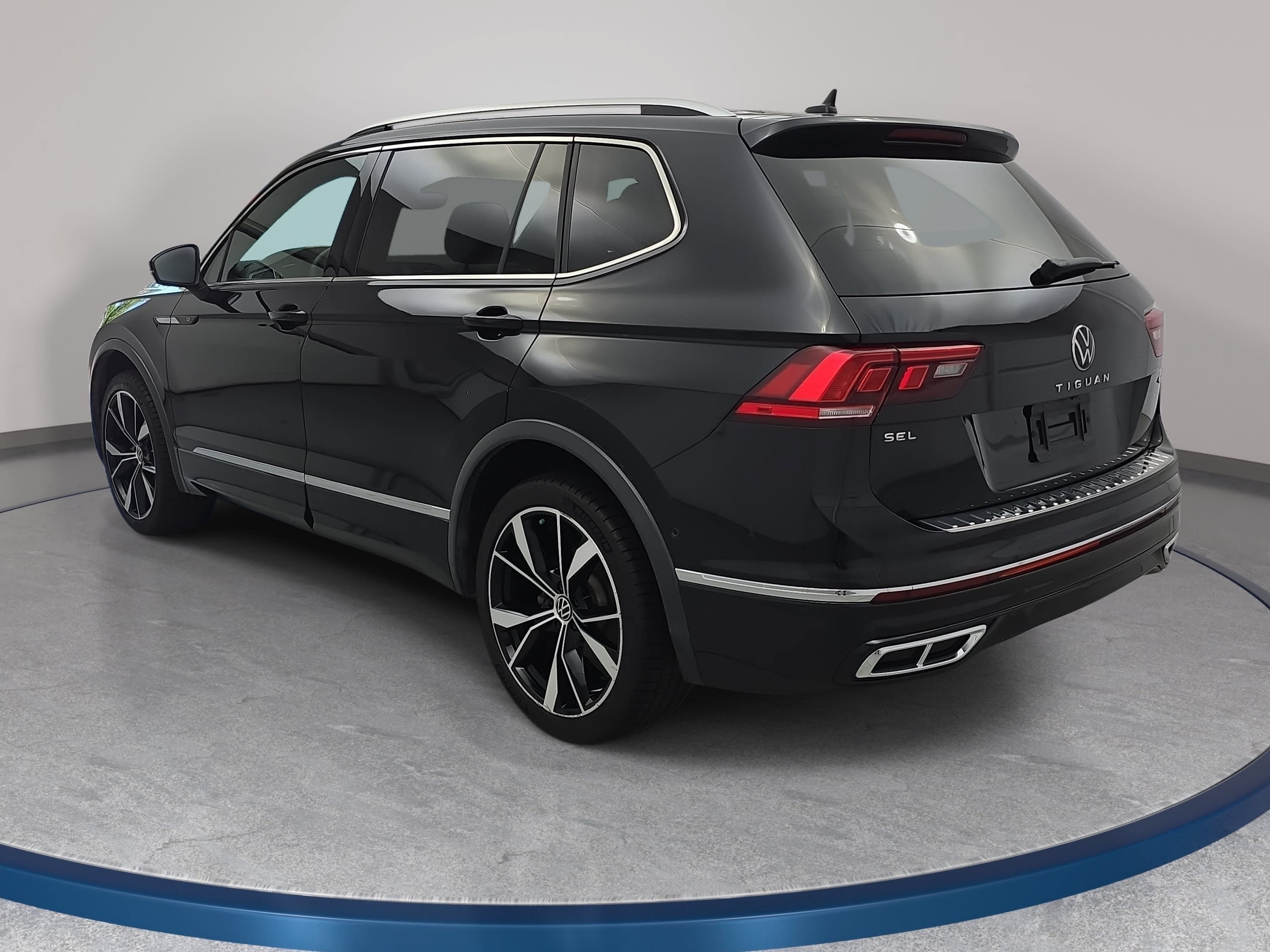 Certified 2023 Volkswagen Tiguan SEL R-Line AWD/4WD image 7