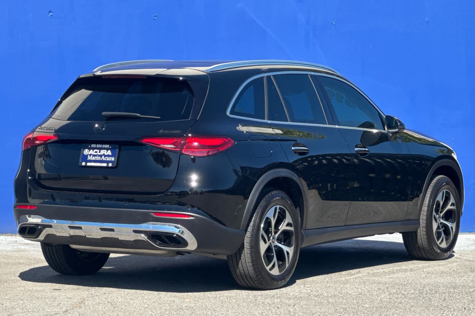 Used 2025 Mercedes-Benz GLC 350e 4MATIC image 3