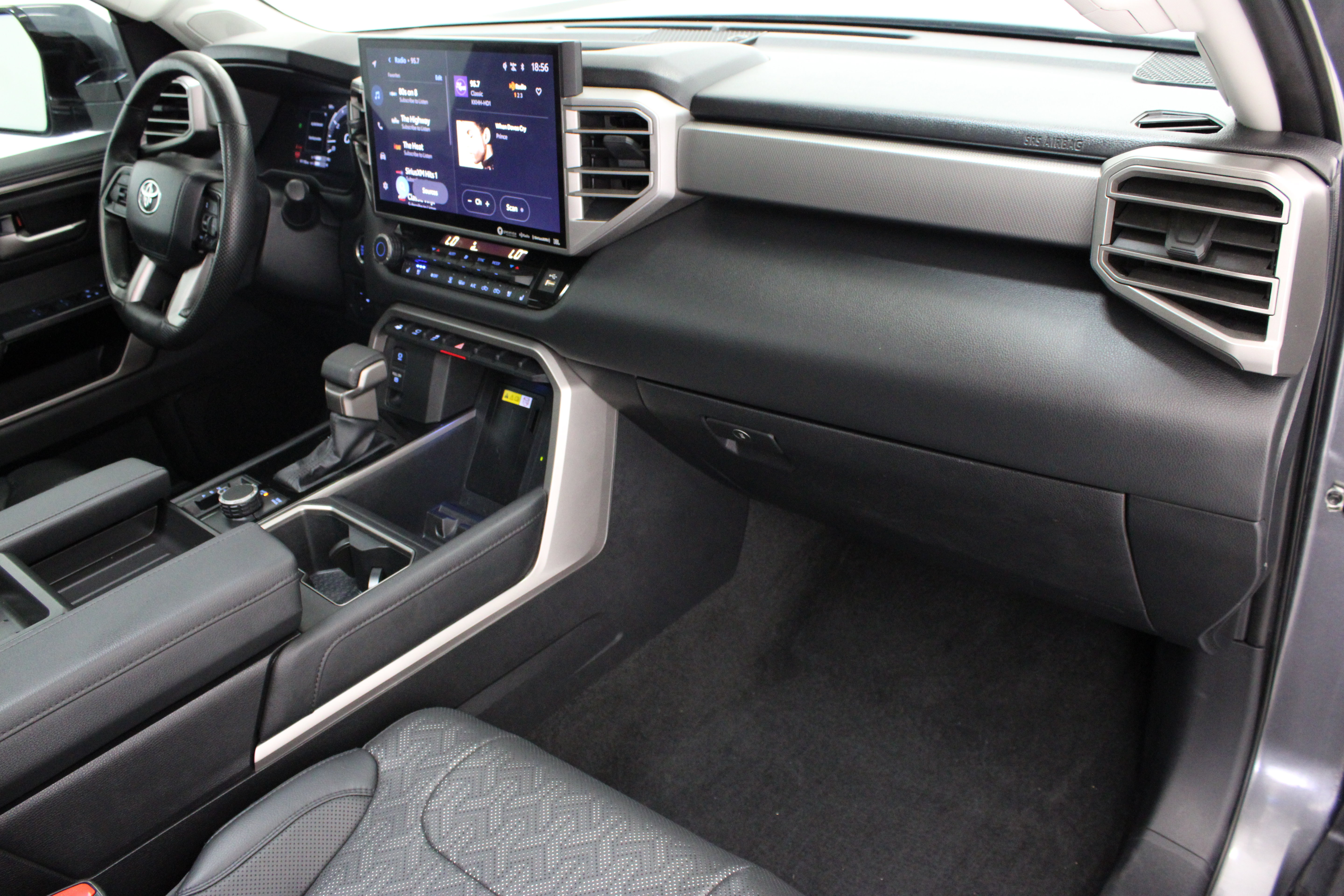 Used 2024 Toyota Tundra Limited AWD/4WD image 39