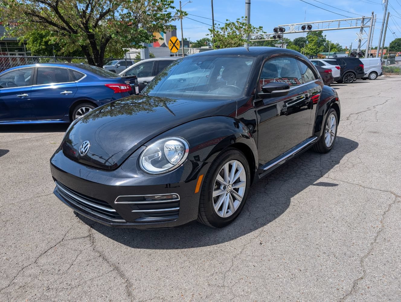 Used 2019 Volkswagen Beetle 2.0T SE FWD image 3