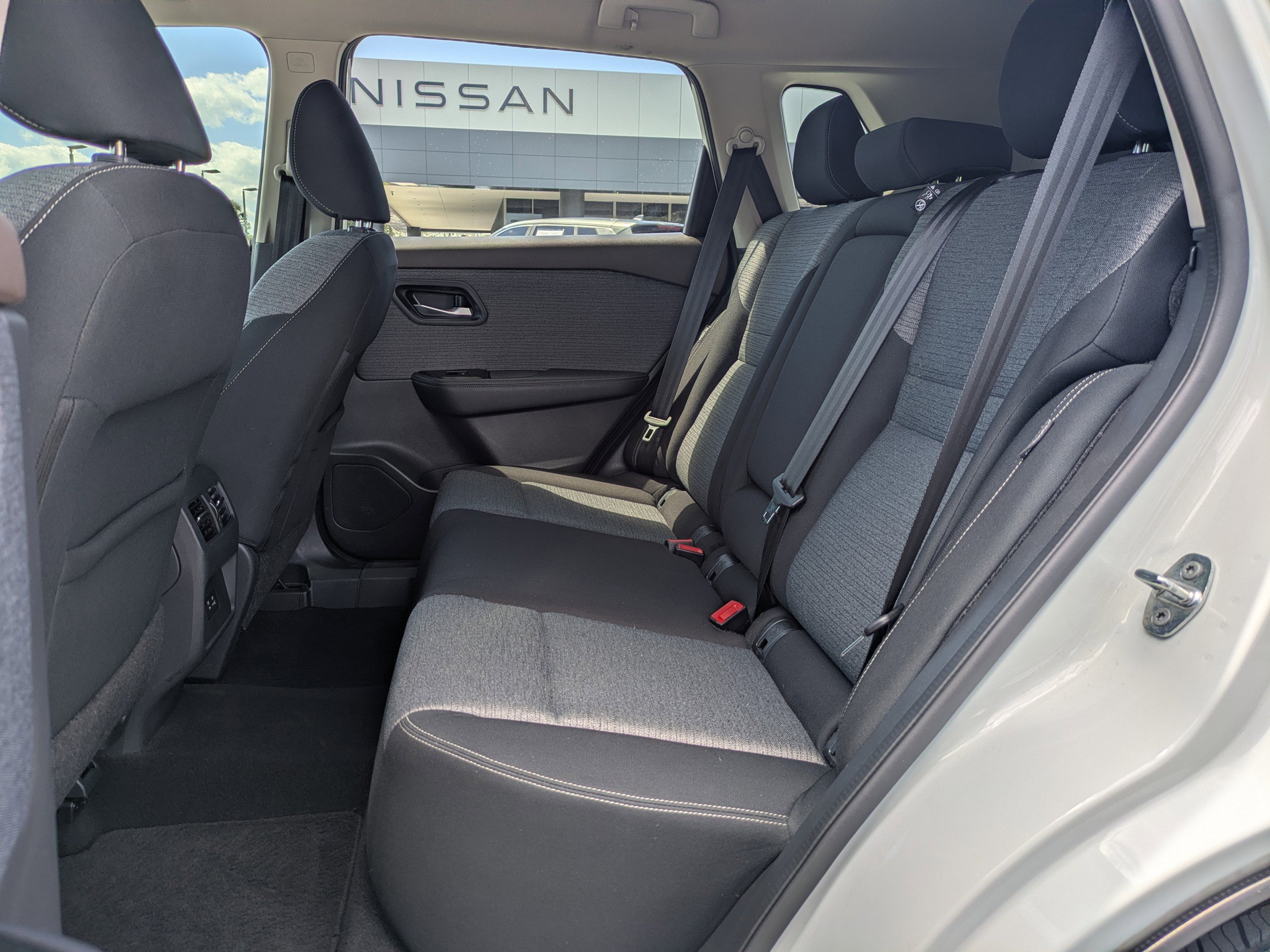Used 2021 Nissan Rogue SV FWD image 14