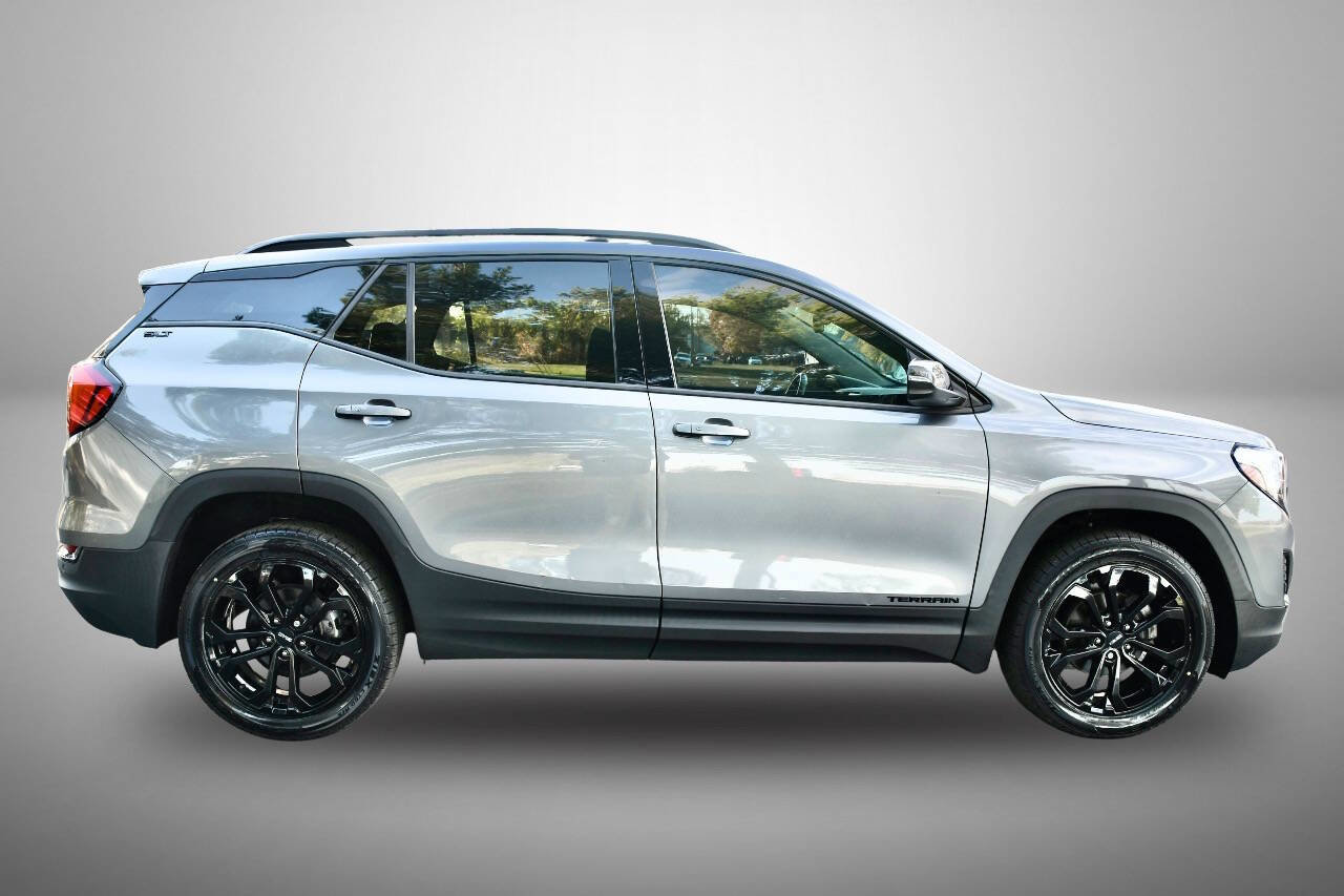 Used 2021 GMC Terrain SLT w/ Elevation Edition image 8