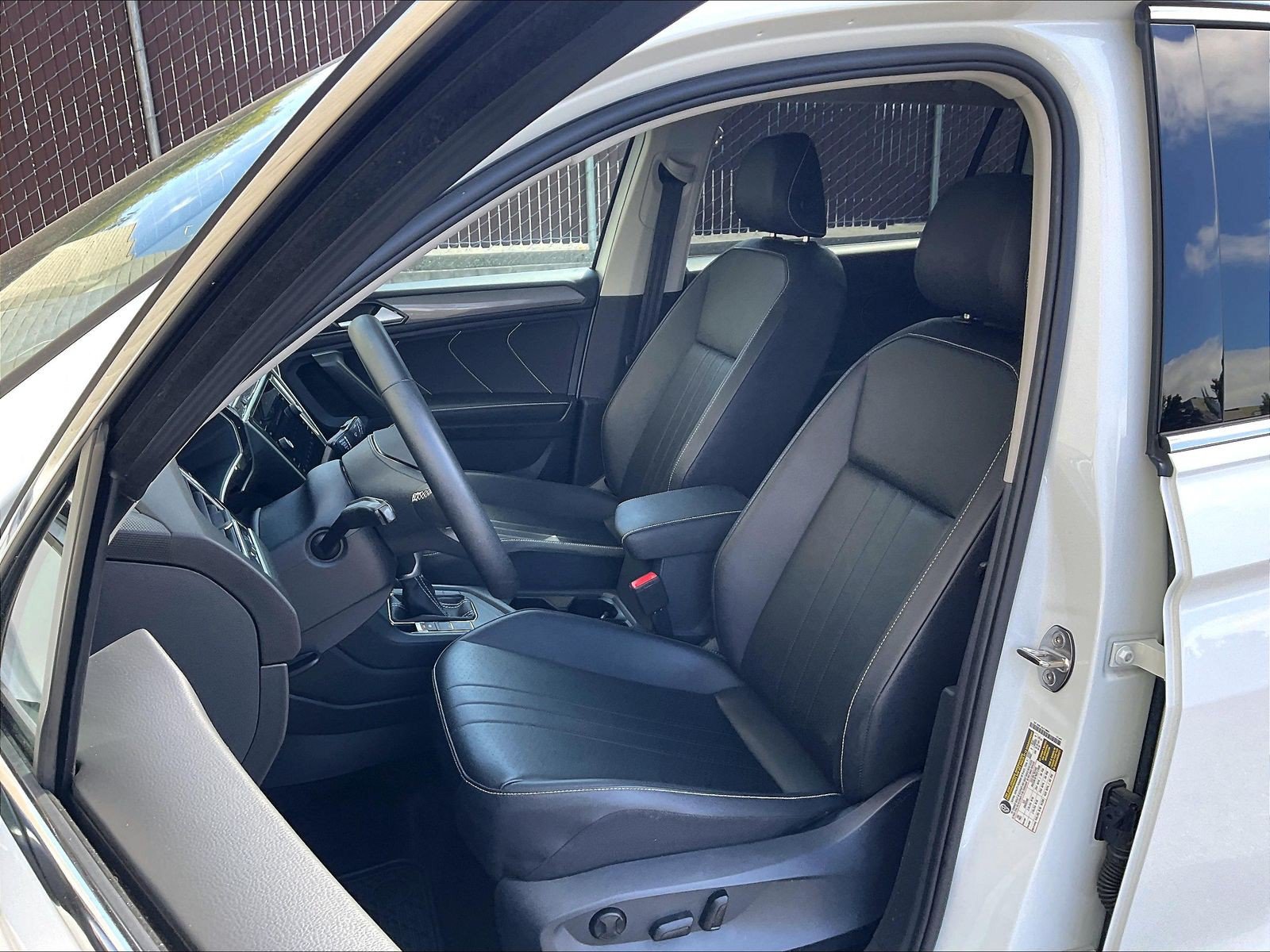 Certified 2023 Volkswagen Tiguan SE FWD image 24